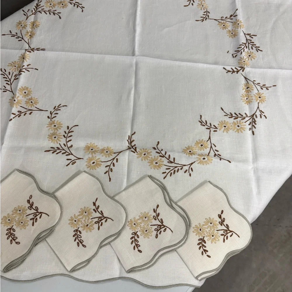 Vintage Embroidered Floral Tablecloth and Napkin Set